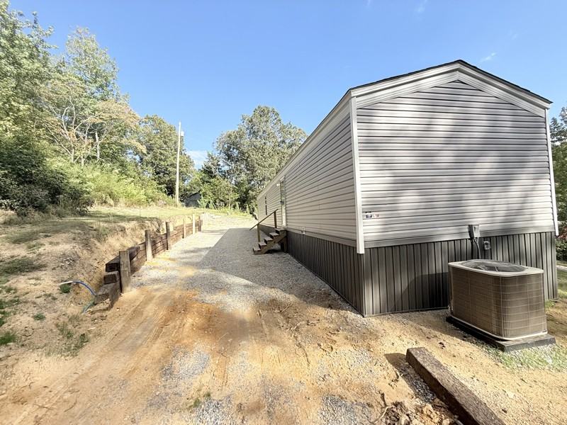 350 Scenic Cir - Photo 2 of 13
