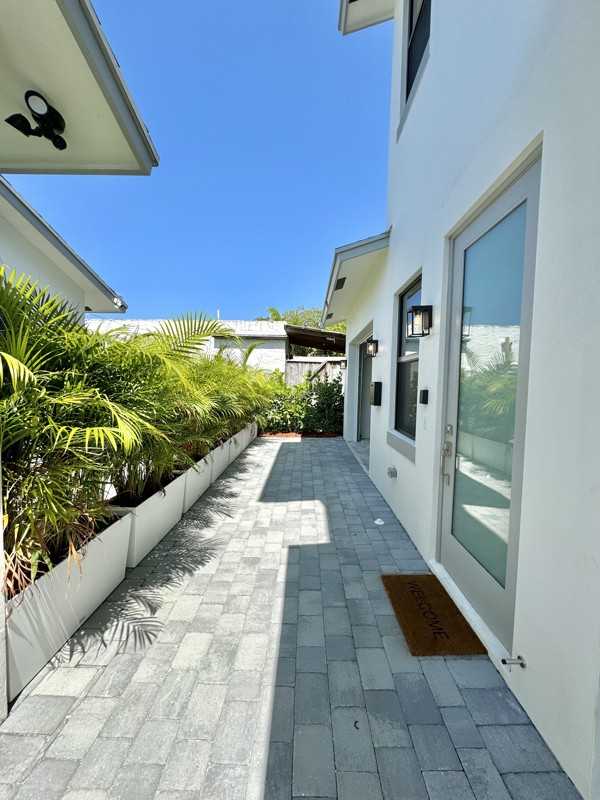 438 Monroe Dr - Photo 3 of 20