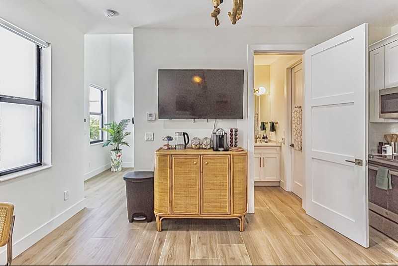 438 Monroe Dr - Photo 6 of 20