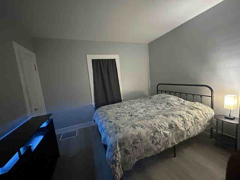 628 Waverly Ave - Photo 2 of 14