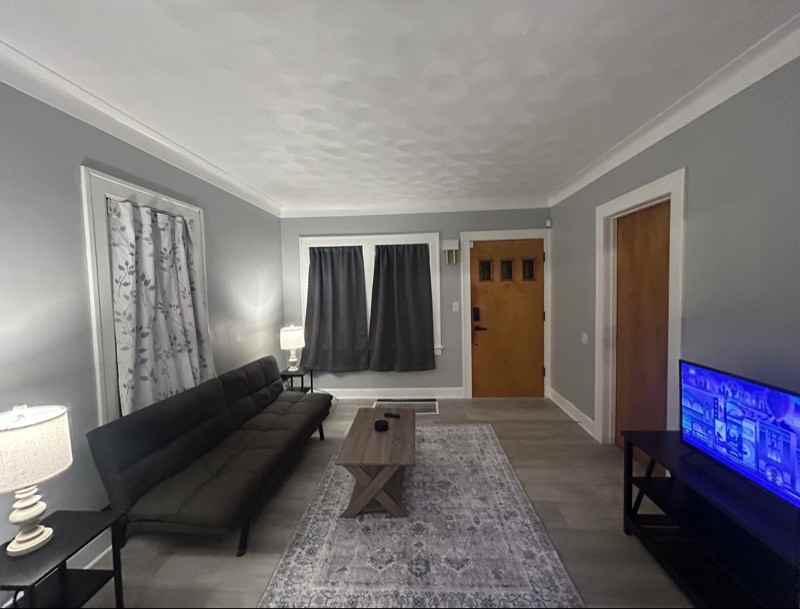 628 Waverly Ave - Photo 3 of 14