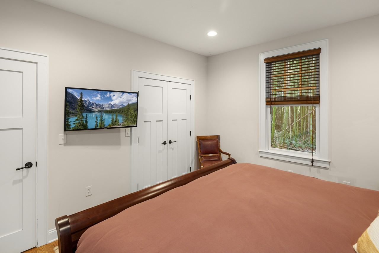 279 E Chestnut St #101 - Photo 3 of 27