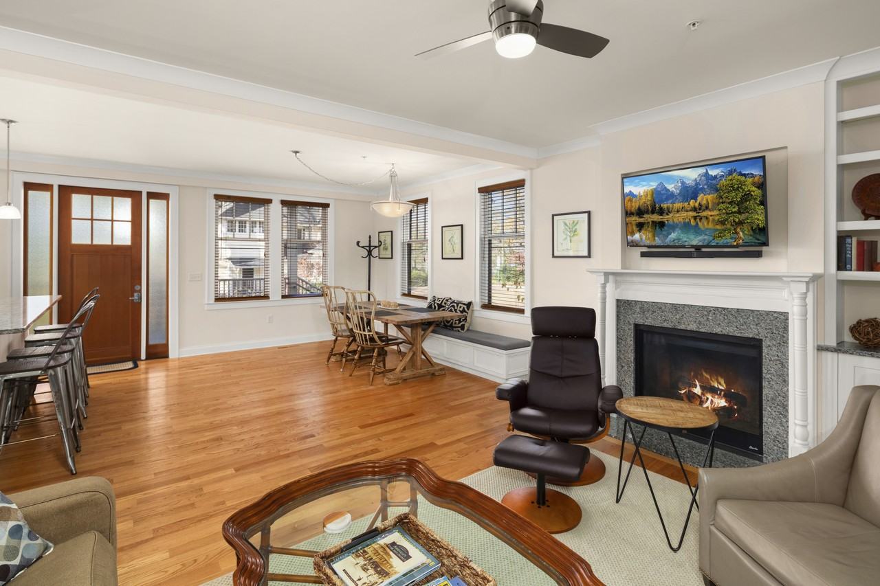 279 E Chestnut St #101 - Photo 6 of 27