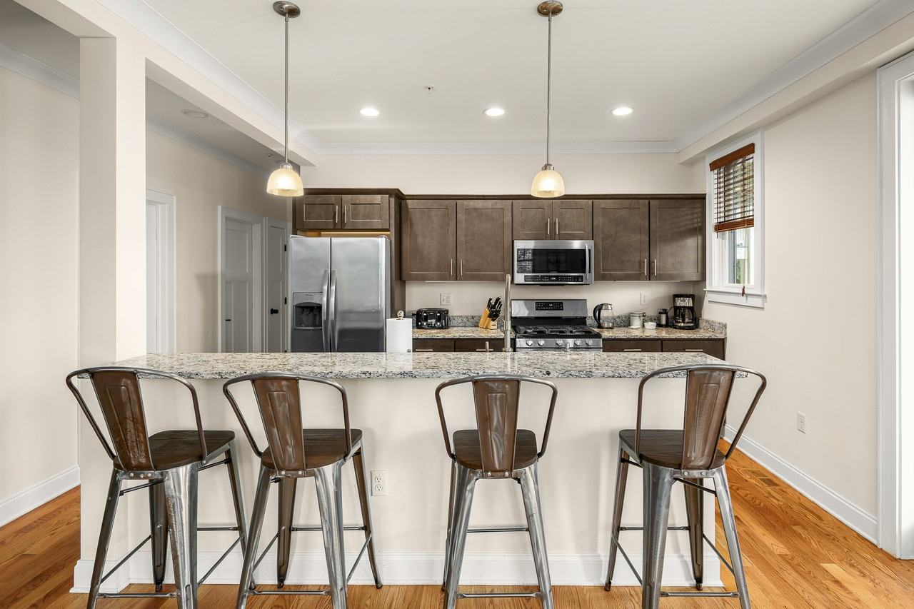 279 E Chestnut St #101 - Photo 7 of 27