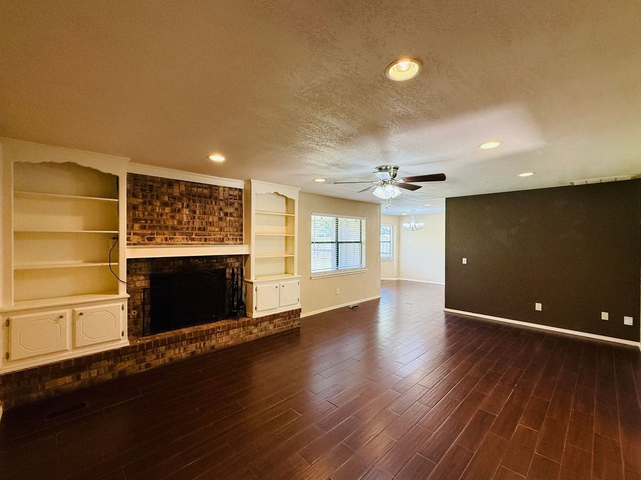 1135 W Johnathan Way - Photo 2 of 17