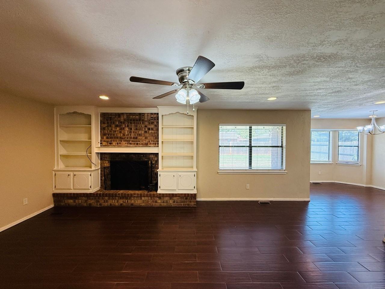 1135 W Johnathan Way - Photo 3 of 17