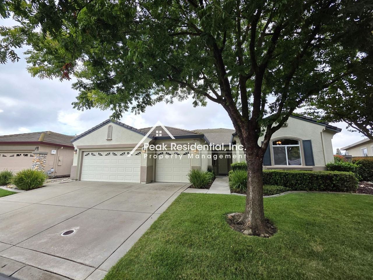 2812 Robinson Creek Ln - Photo 2 of 32