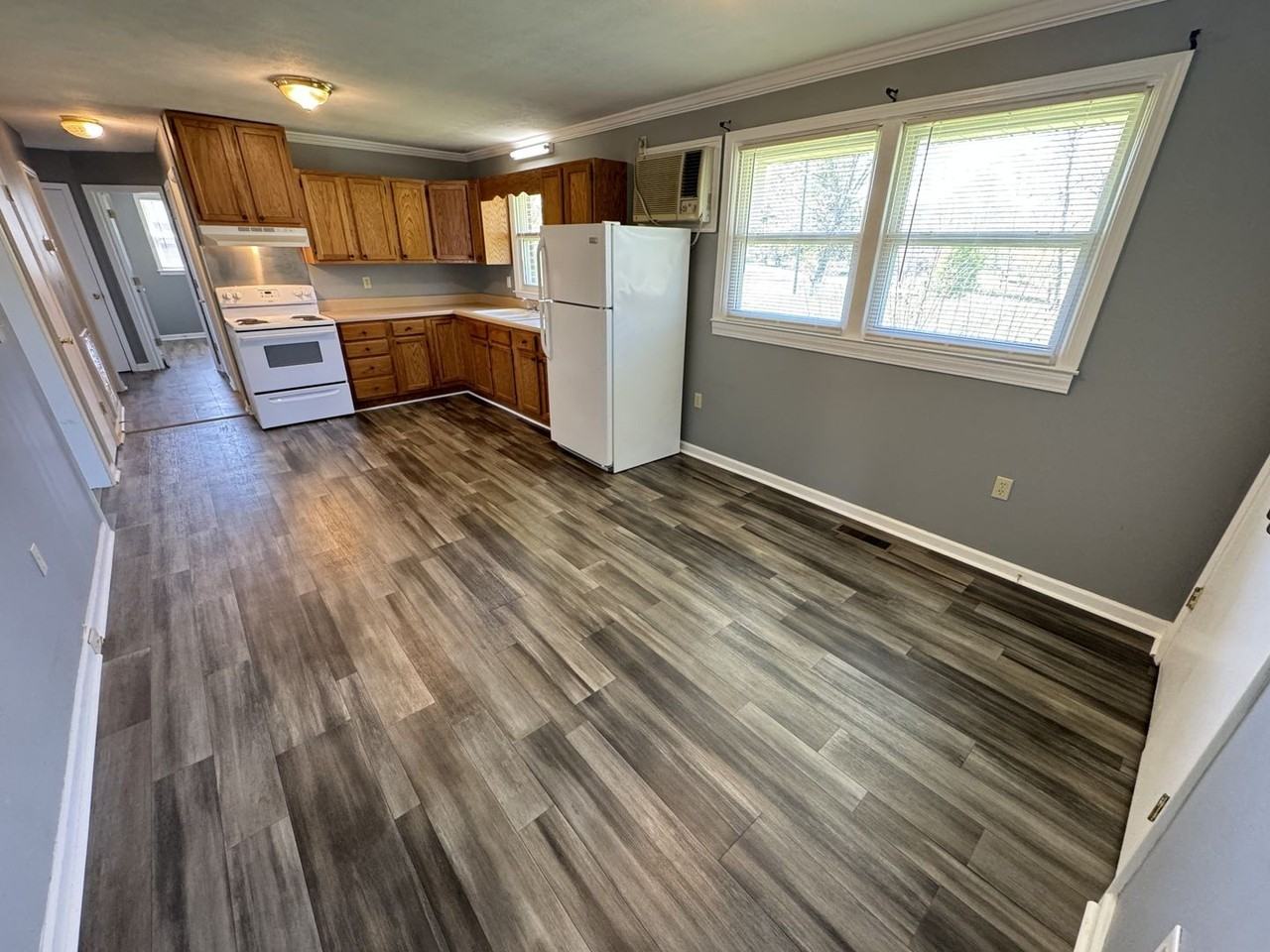 527 Swanee St - Photo 3 of 24