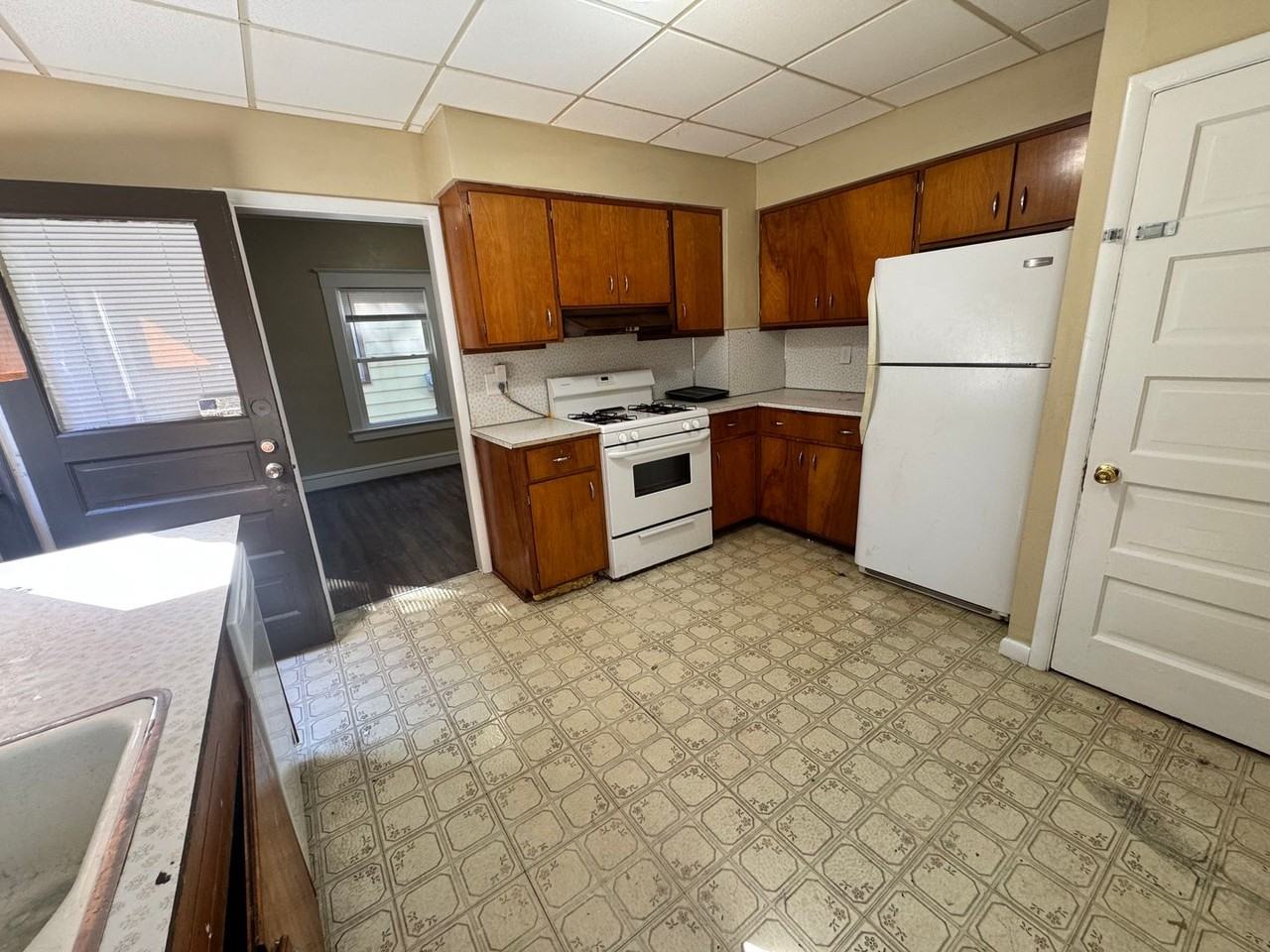 615 Nicholas St - Photo 2 of 12