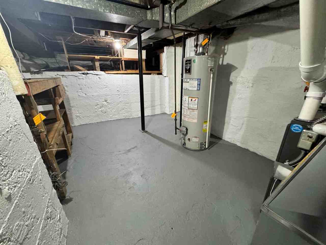 615 Nicholas St - Photo 6 of 12