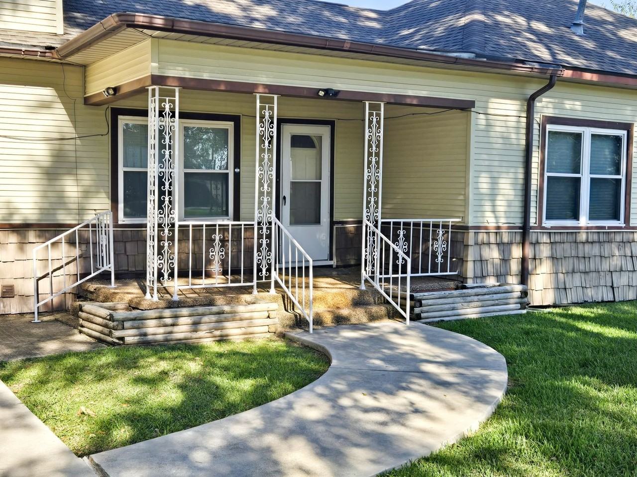 5195 Seale Rd - Photo 2 of 23