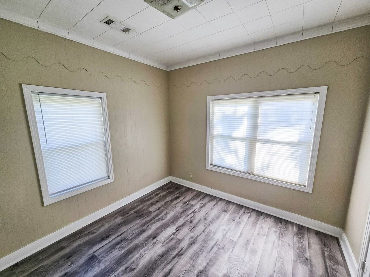 5195 Seale Rd - Photo 7 of 23