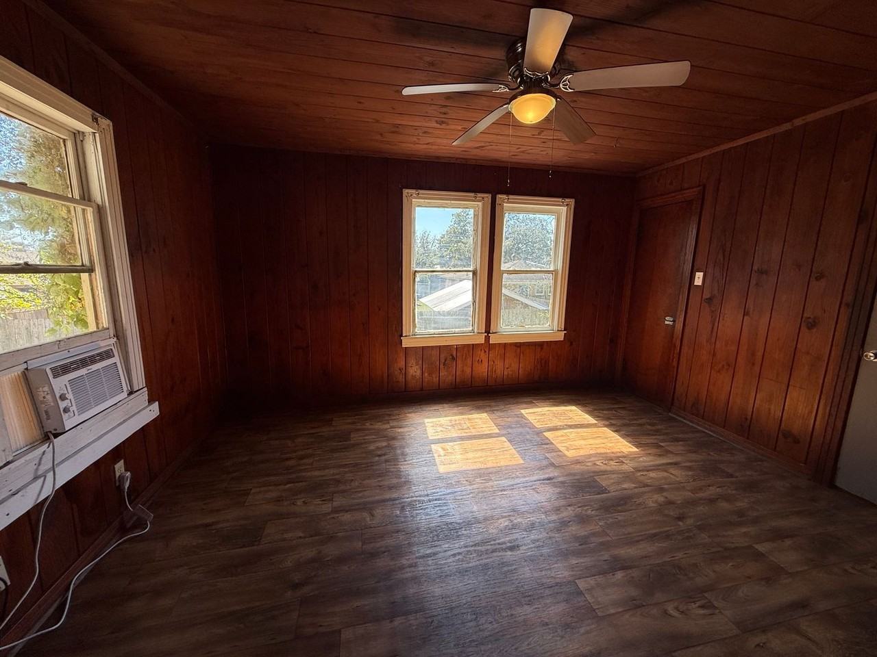 417 W Logan St - Photo 4 of 6