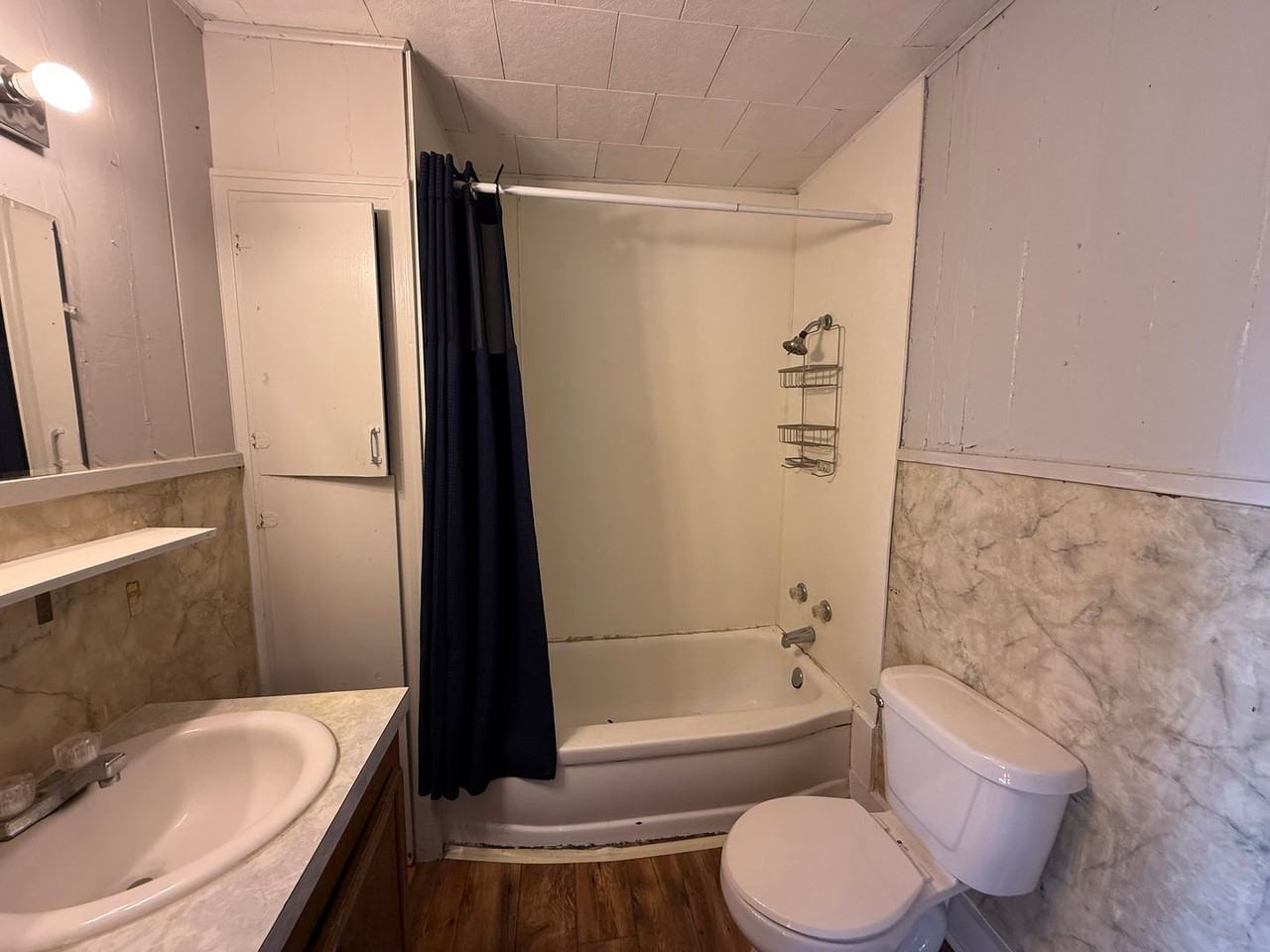 417 W Logan St - Photo 5 of 6