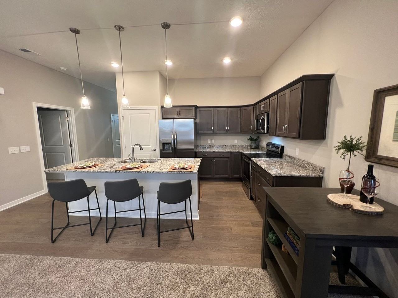 1803 Hillcrest Drive - Photo 4 of 9