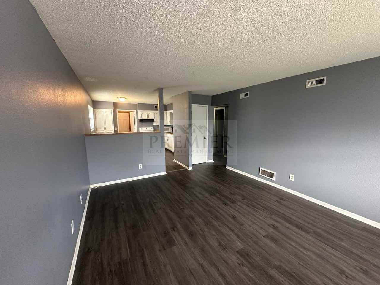 305 N 3rd St #3 - Photo 4 of 13