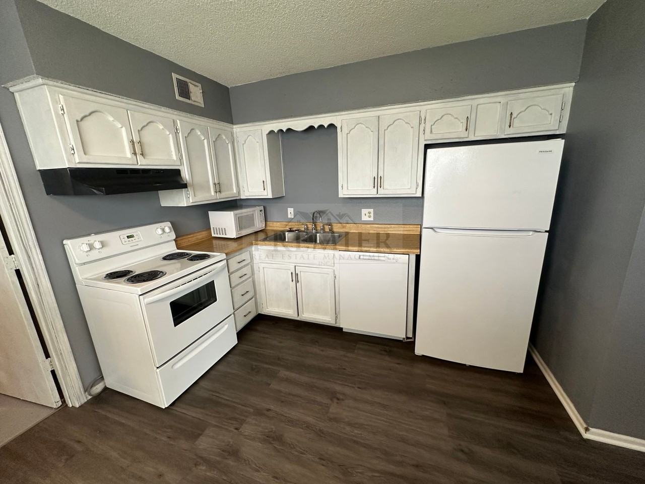 305 N 3rd St #3 - Photo 6 of 13