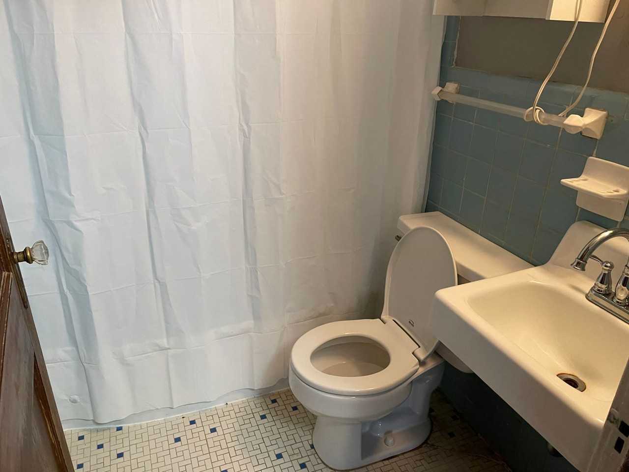 1338 Colonial Dr - Photo 4 of 14