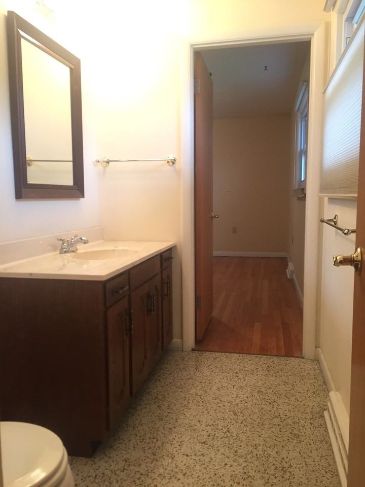 400 Lindberg Ave - Photo 6 of 9