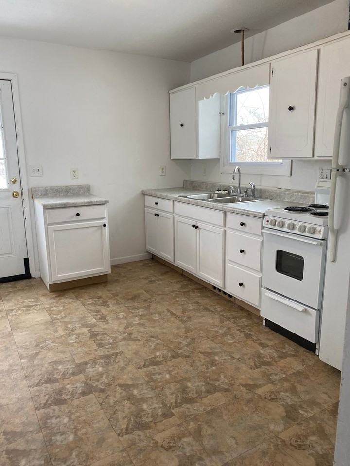 1246 Columbia St - Photo 2 of 11