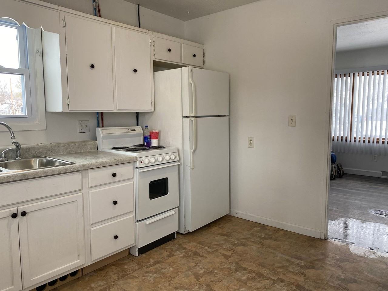 1246 Columbia St - Photo 3 of 11