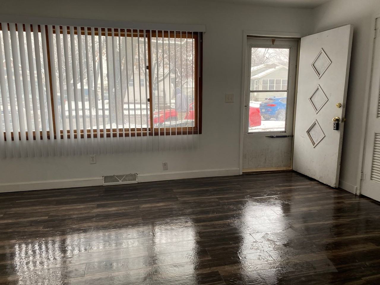 1246 Columbia St - Photo 5 of 11