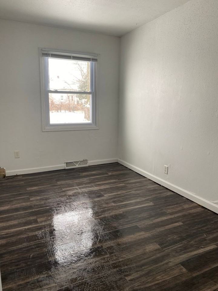 1246 Columbia St - Photo 6 of 11