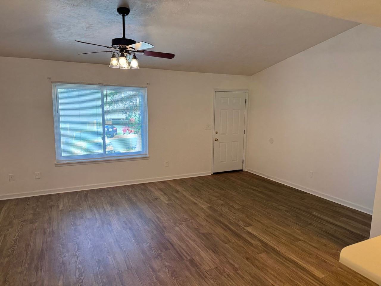 110 Boardwalk St - Photo 3 of 15