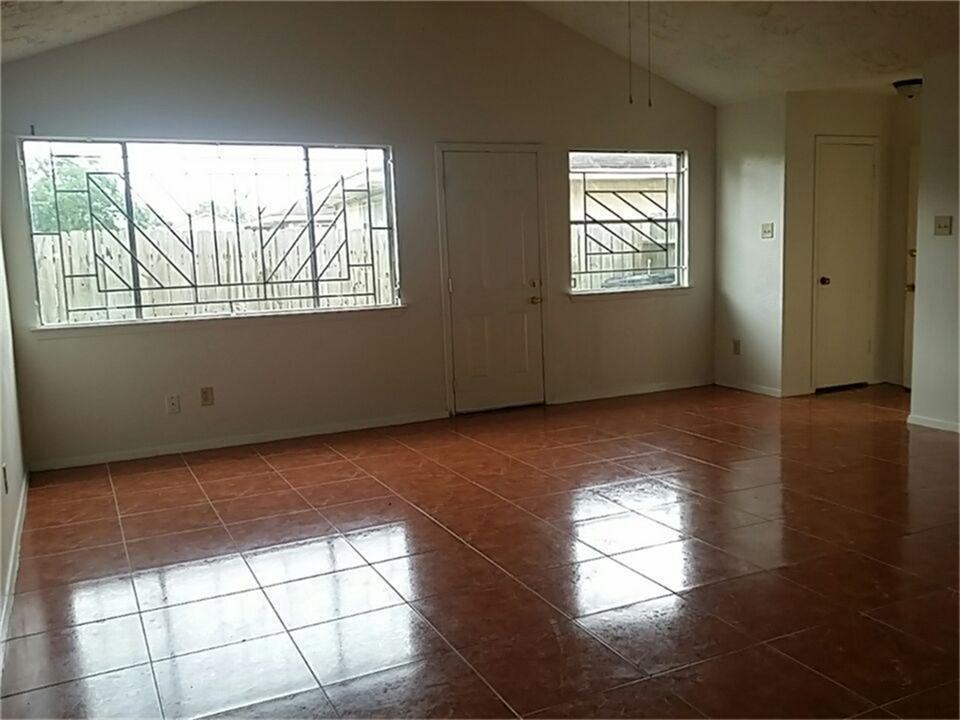 5409 Regal Ridge Lane - Photo 3 of 11