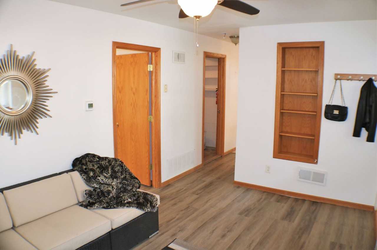 708 1/2 Streb St - Photo 6 of 23