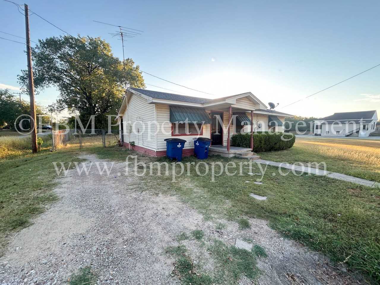 1312 N Shawnee St - Photo 2 of 17