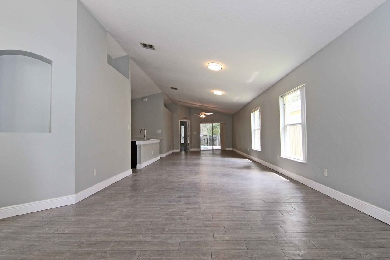 2114 Ruche Ct - Photo 2 of 12