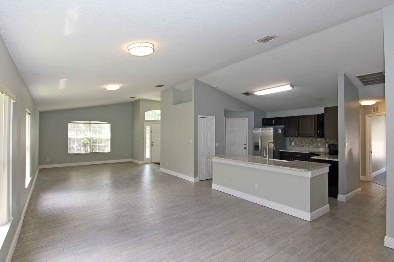 2114 Ruche Ct - Photo 3 of 12