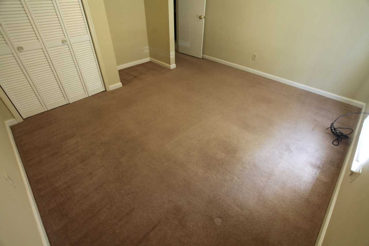 1349 Hampton Dr - Photo 3 of 7