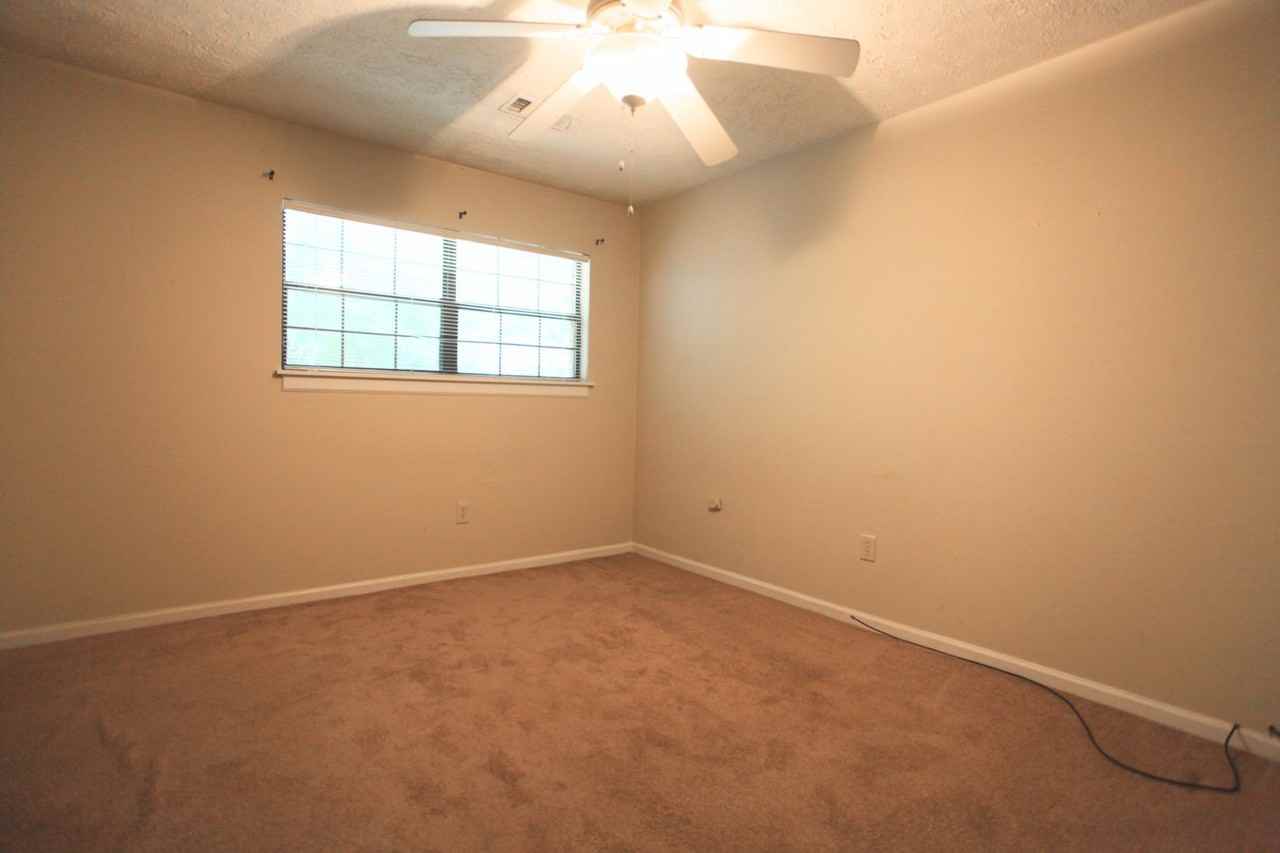 1349 Hampton Dr - Photo 5 of 7