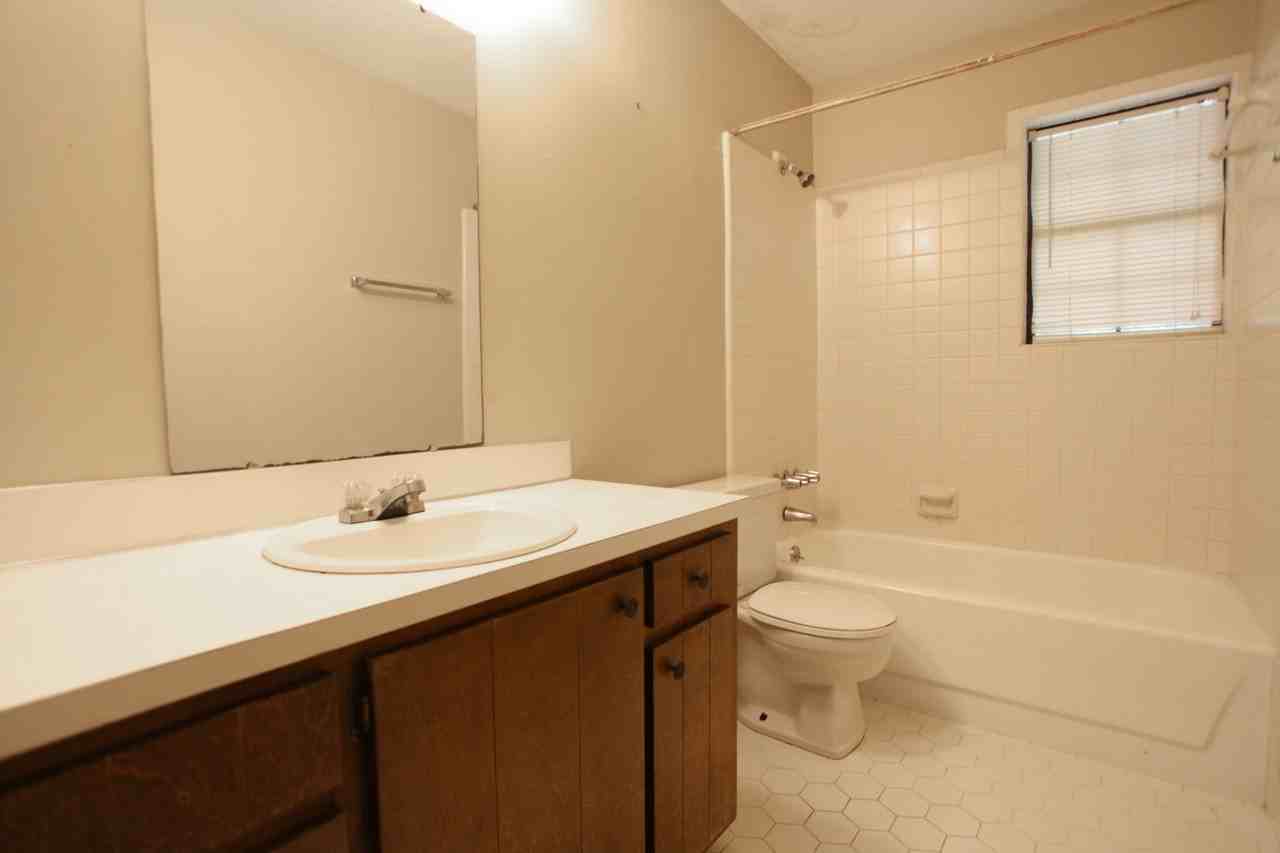 1349 Hampton Dr - Photo 6 of 7