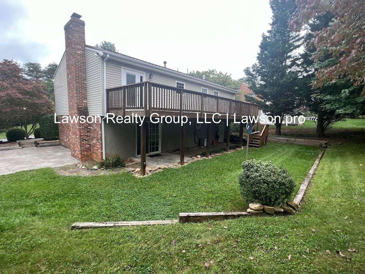 4160 Woodvale Dr - Photo 3 of 50