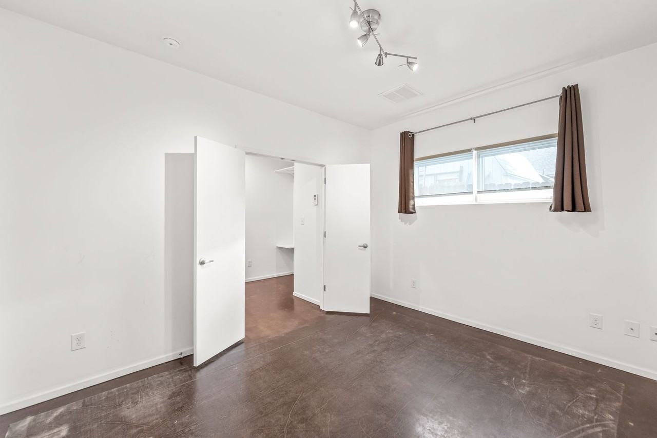 921 Westbrook Drive - Photo 3 of 28