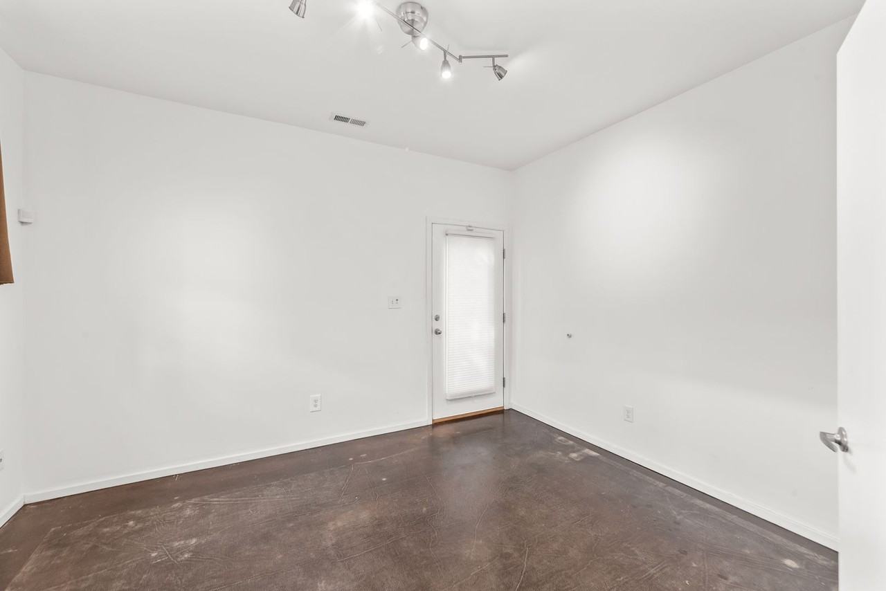 921 Westbrook Drive - Photo 4 of 28