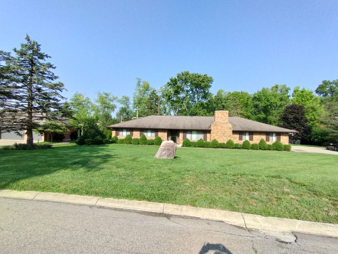 145 Marbrook Dr - Photo 3 of 37