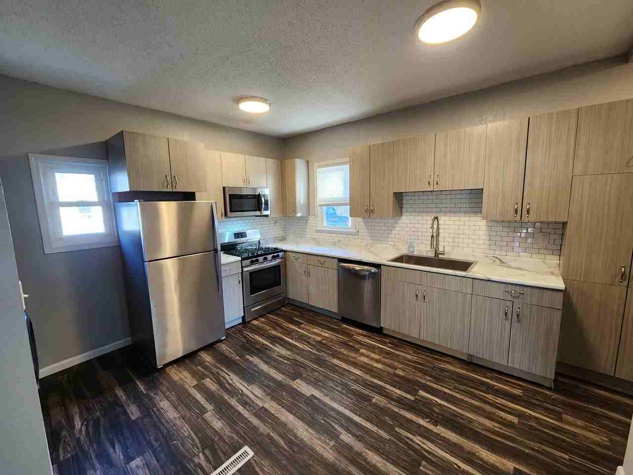 2211 17th St - Photo 2 of 19