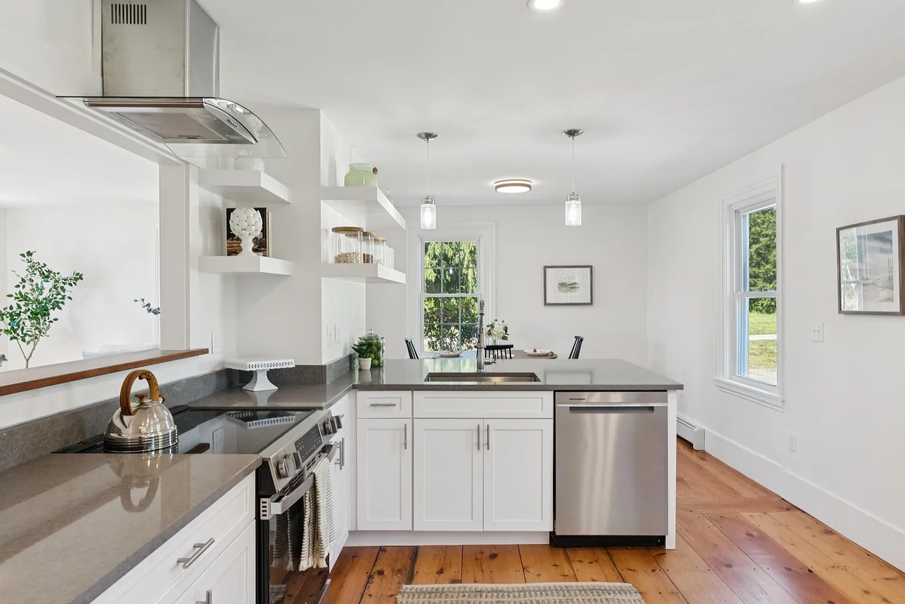 133 Longwoods Road - Photo 3 of 38