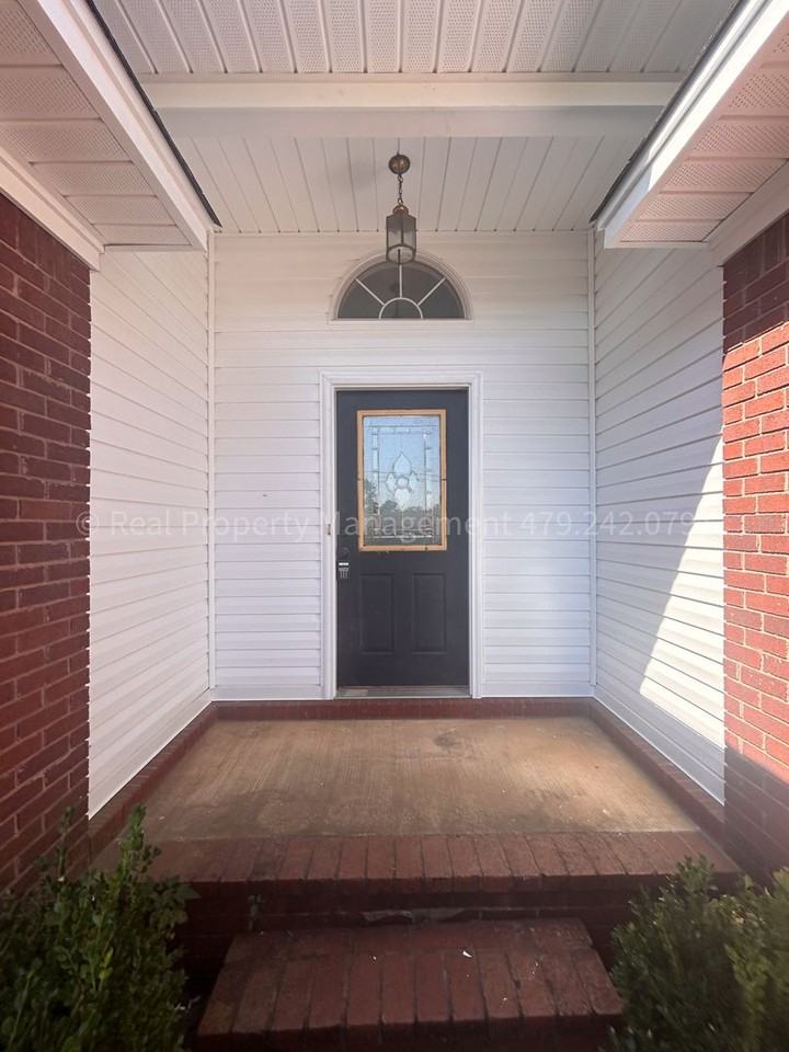1019 N Daisy St - Photo 2 of 30
