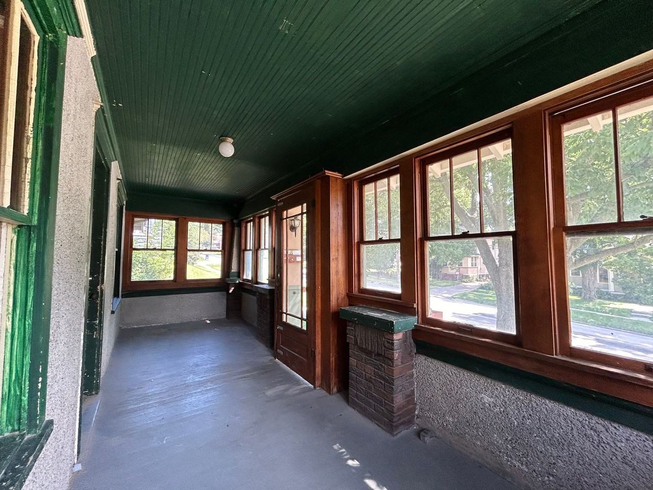 727 North Dodge Street - Photo 3 of 26