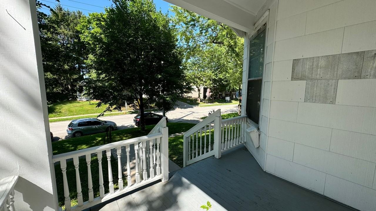 919 E Washington St - Photo 2 of 21