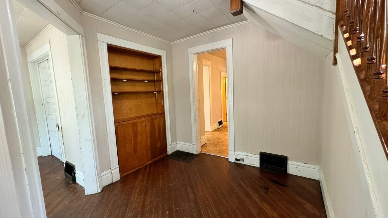 919 E Washington St - Photo 3 of 21