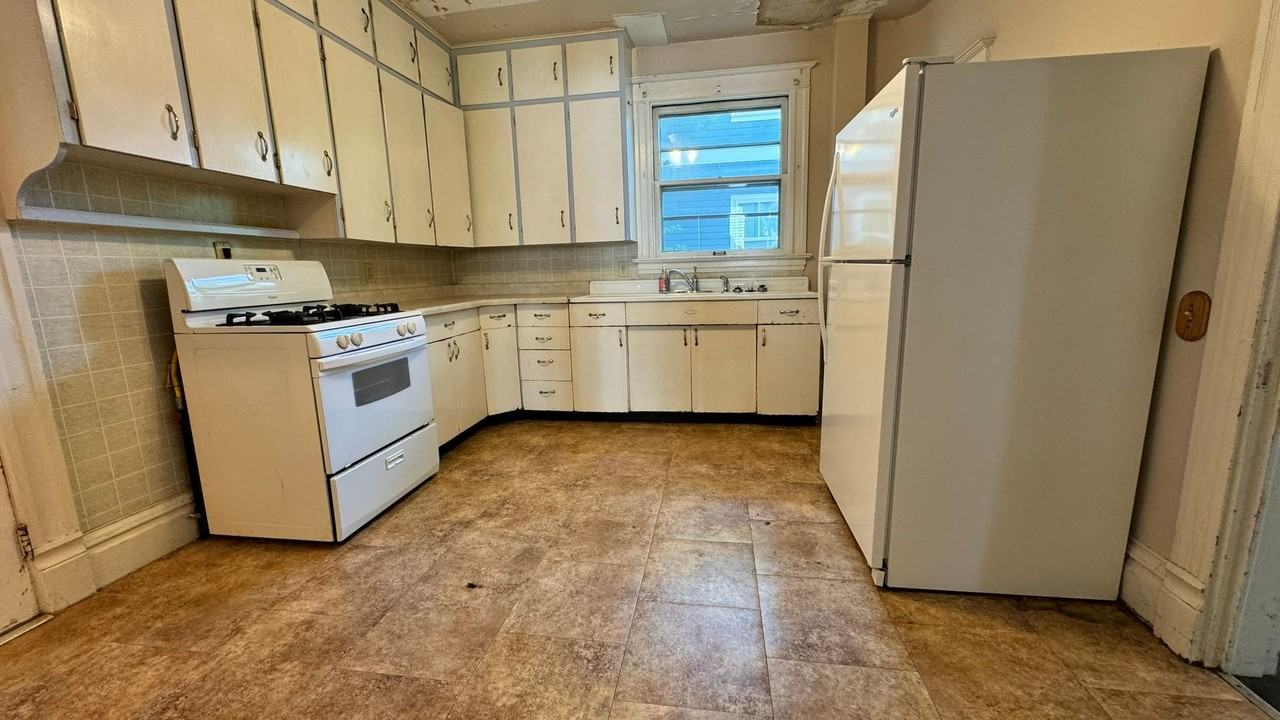 919 E Washington St - Photo 4 of 21