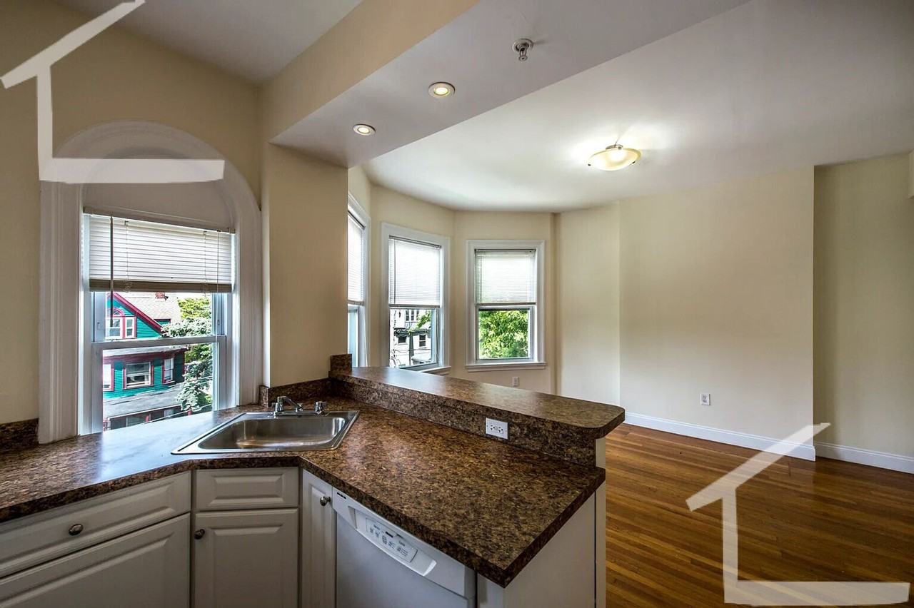56 Ashford St - Photo 2 of 9
