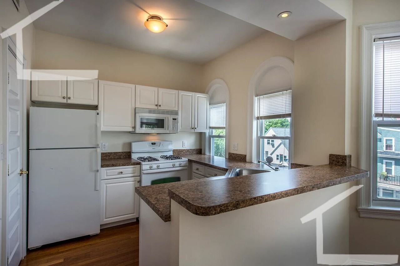 56 Ashford St - Photo 3 of 9