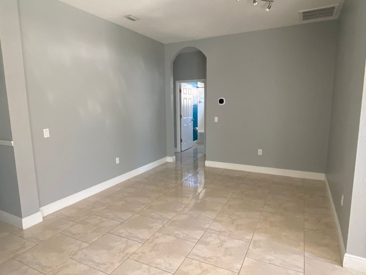 2467 Huron Cir - Photo 4 of 26